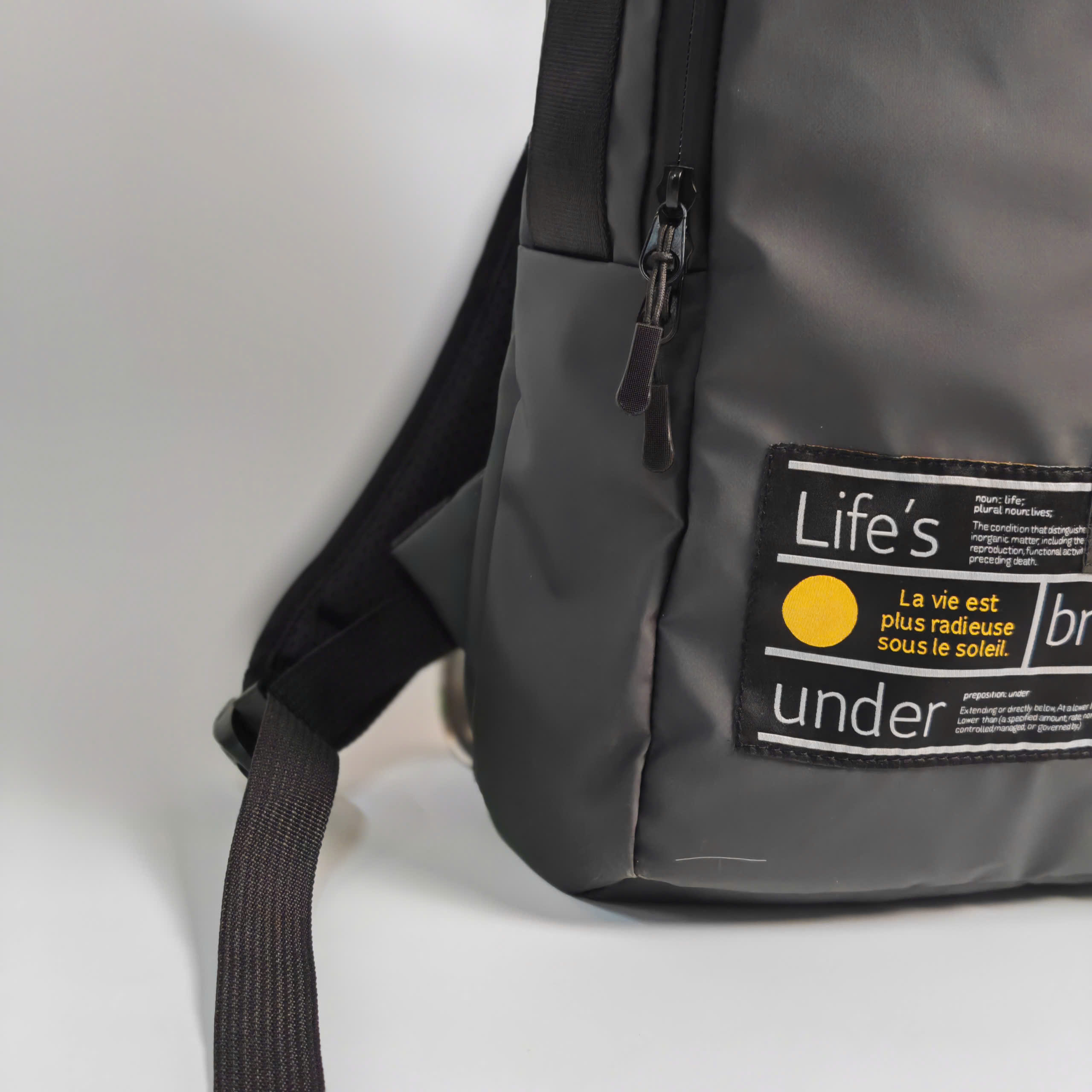 balo-laptop-cho-showroom